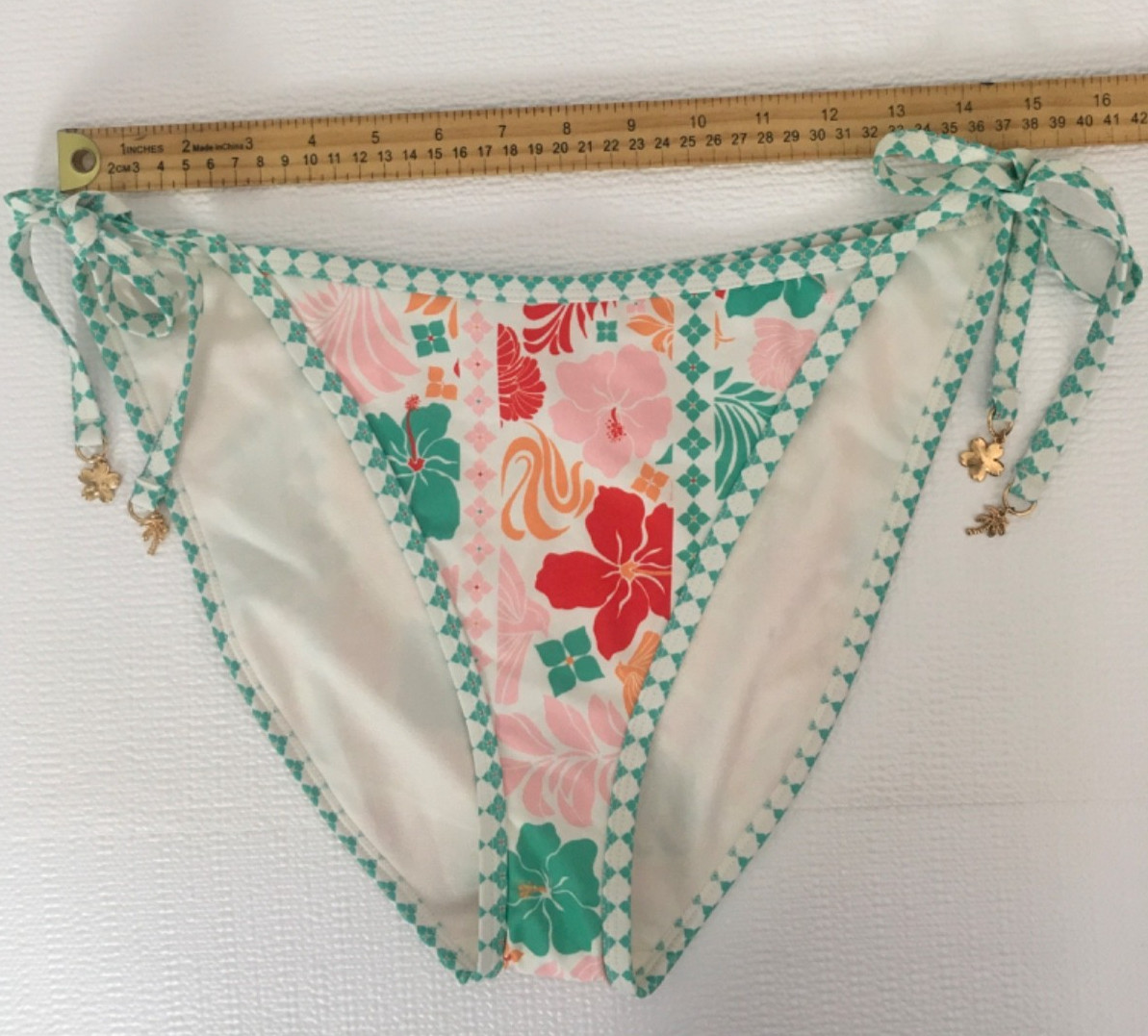 No Boundaries String Bikini Bottom Size L 12 to 14 Tropical Flowers Charms New