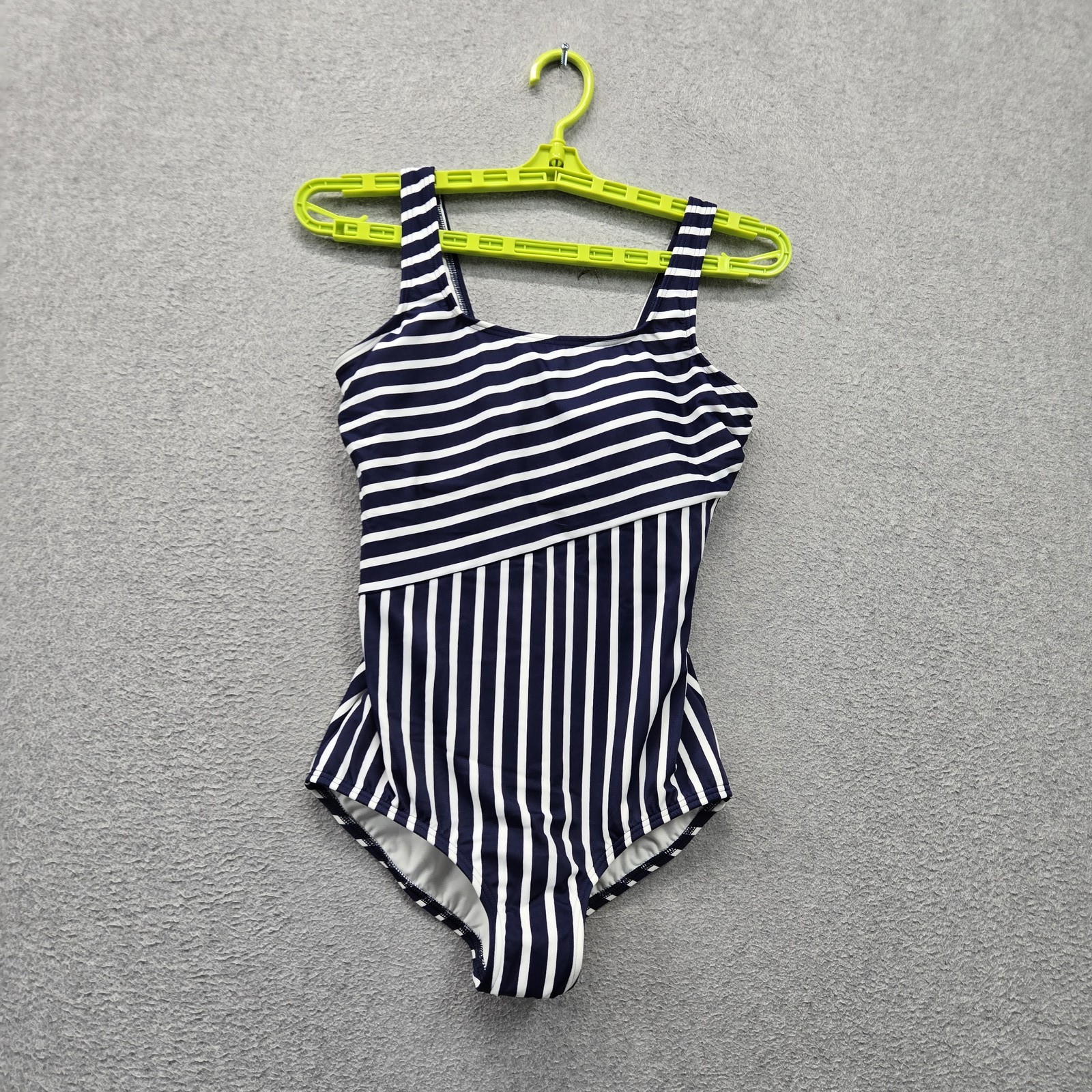 Lands’ End Women Swimwear 6 D Navy Striped Tugless One Piece Soft Cup NWT