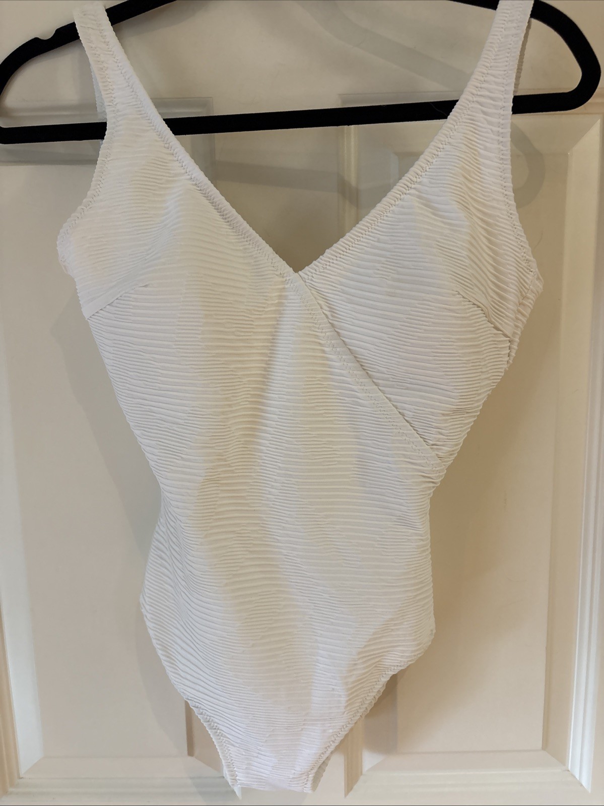 New GOTTEX 1 pc WHITE textured pattern Swimsuit tummy control built in pads Sz 8