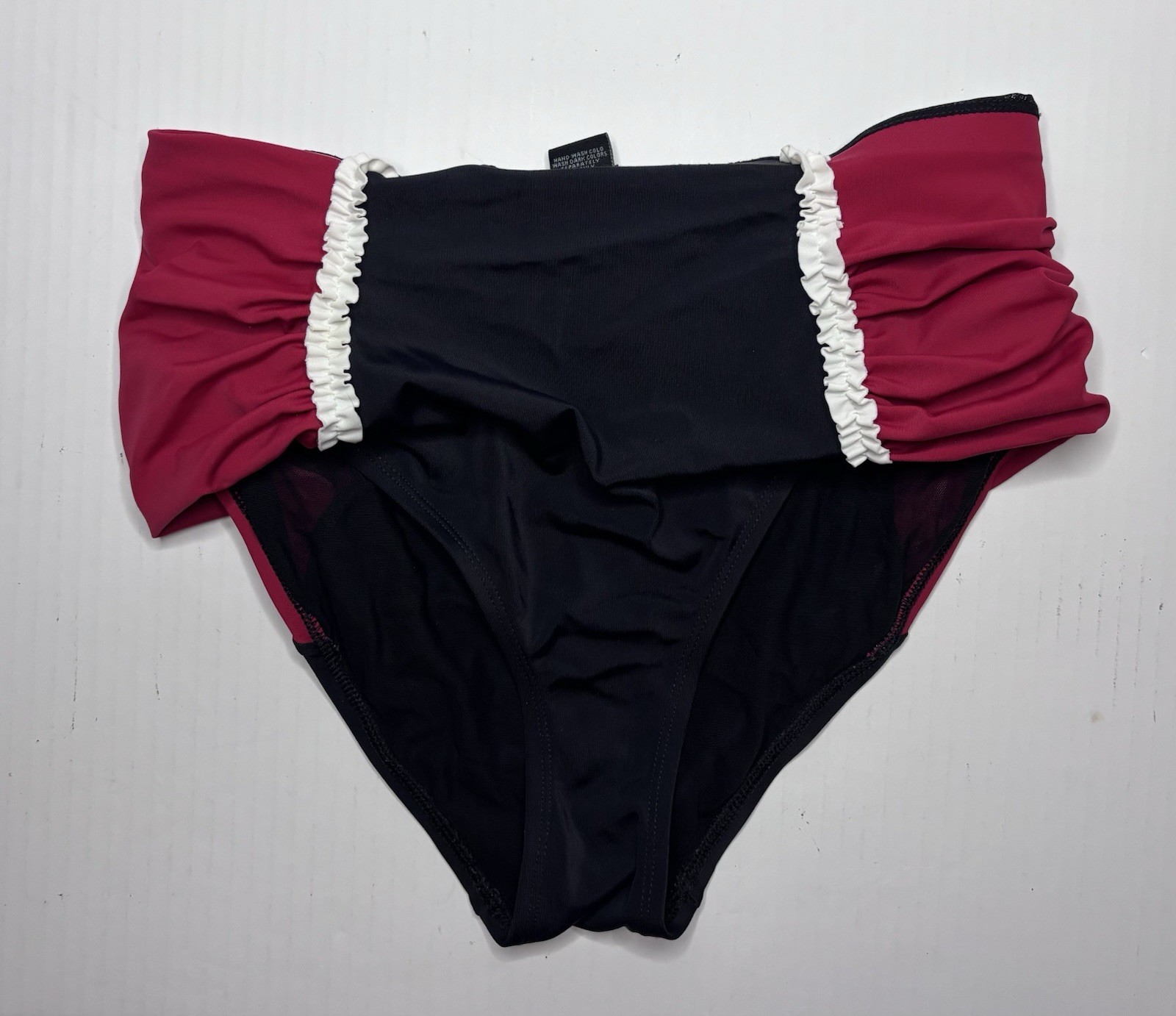Disney Alice In Wonderland Queen Of Heart Hot Topic Swim Bottoms Size Large